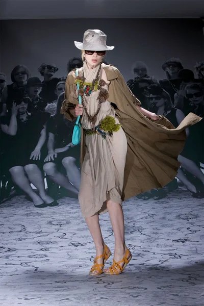 Look 13